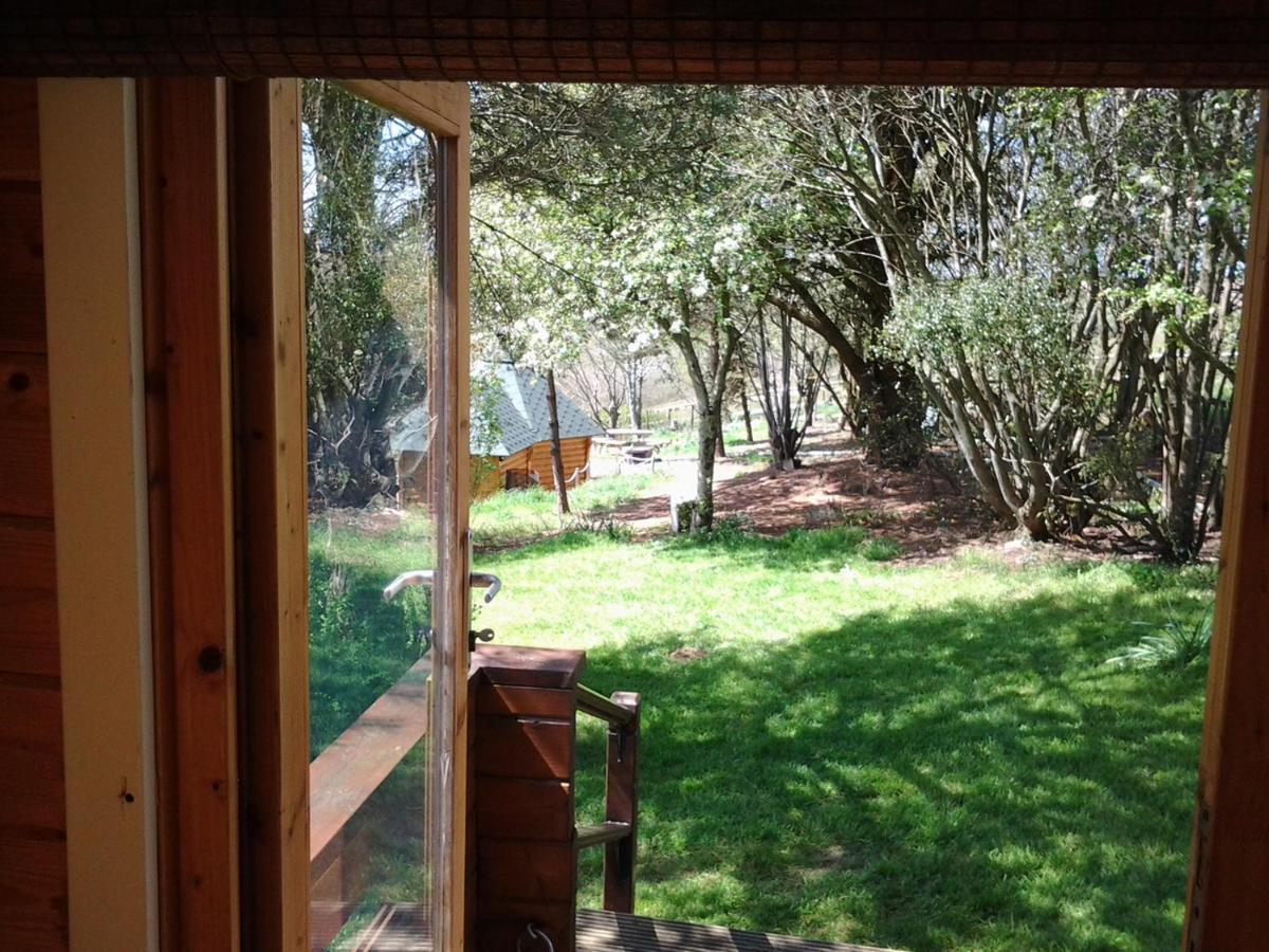 Tudor Lodge With Pool & Bbq Cabin 리스커드 외부 사진