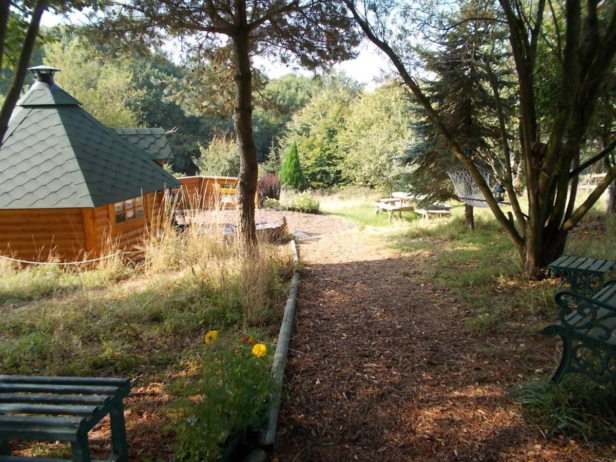 Tudor Lodge With Pool & Bbq Cabin 리스커드 외부 사진