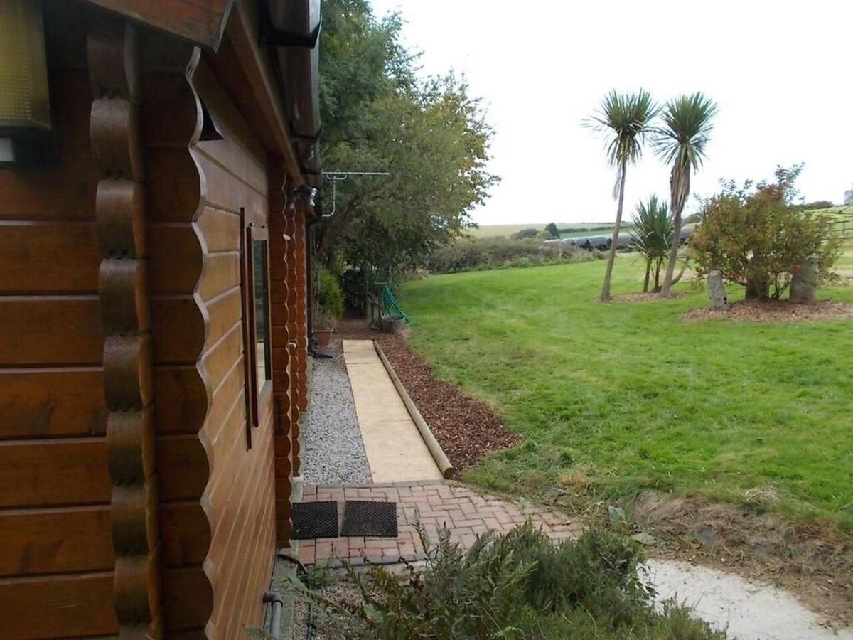 Tudor Lodge With Pool & Bbq Cabin 리스커드 외부 사진