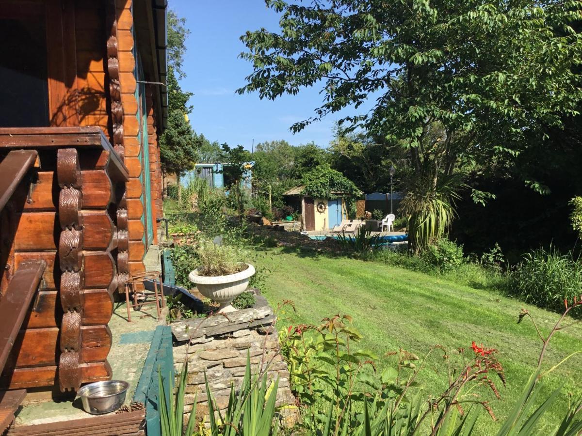 Tudor Lodge With Pool & Bbq Cabin 리스커드 외부 사진